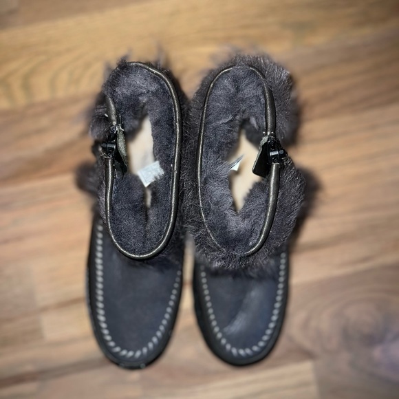 UGG Fluff Punk short boot | size 6 | Black Olive - Picture 3 of 7